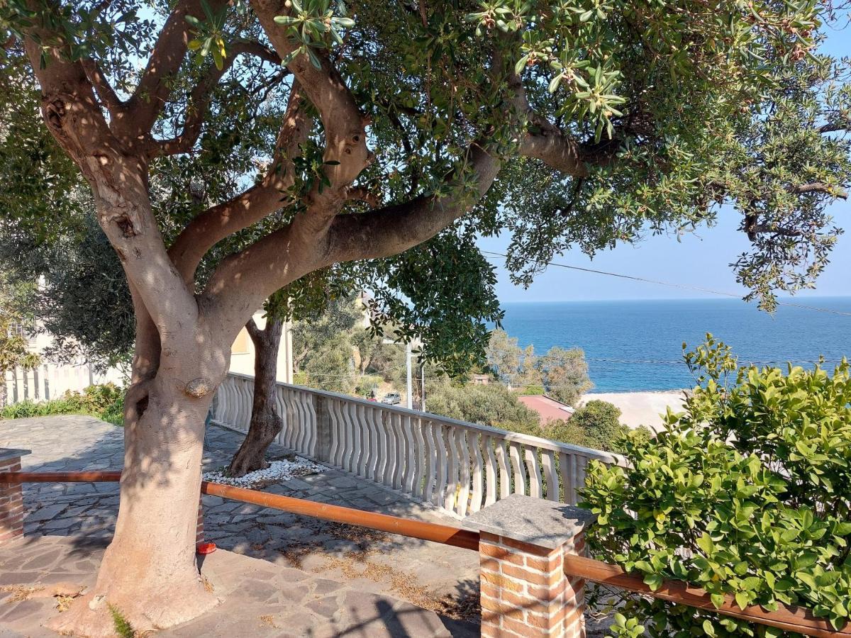 Una Finestra Sul Mare Monolocale Apartment Bergeggi Exterior photo