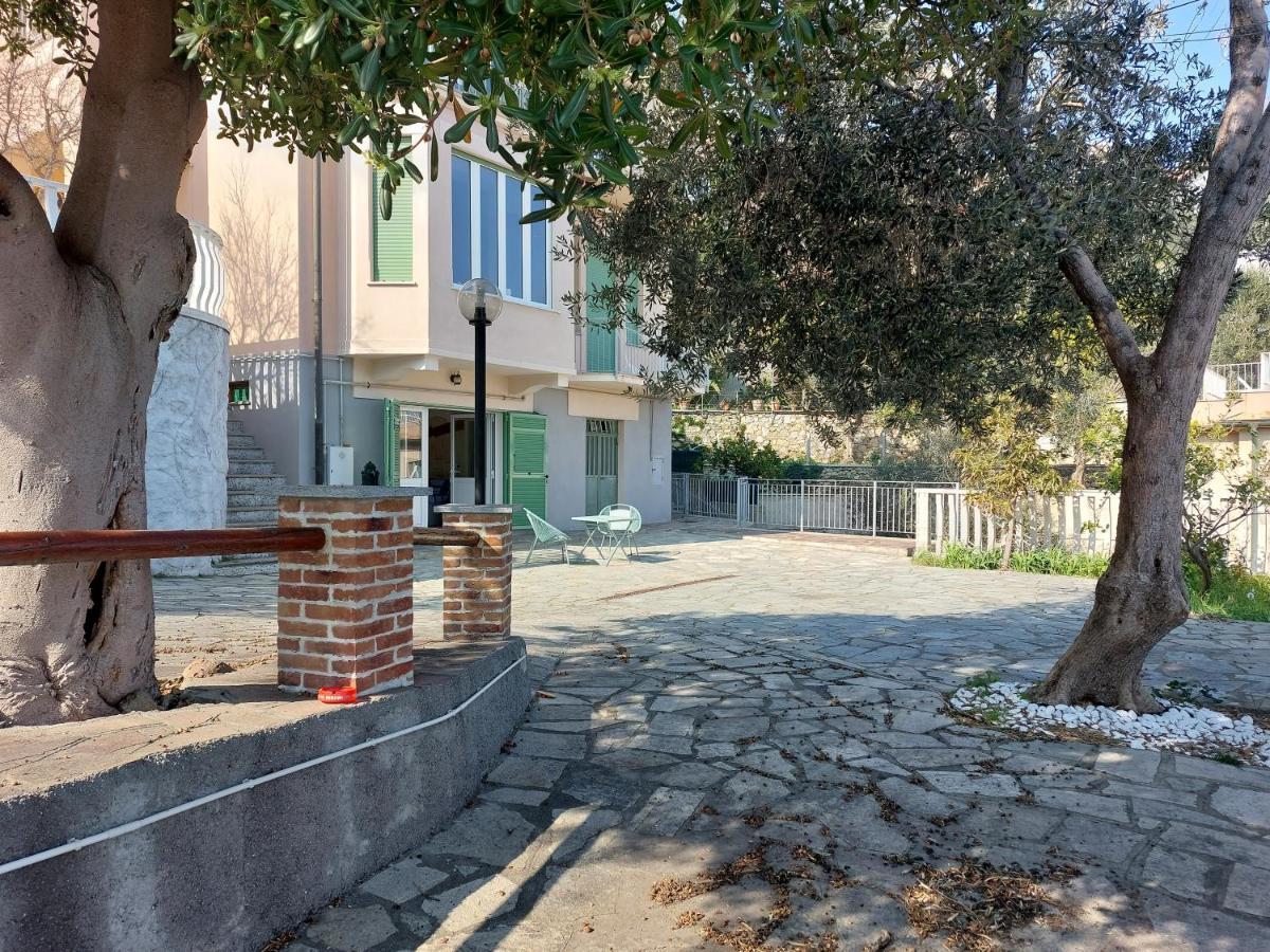 Una Finestra Sul Mare Monolocale Apartment Bergeggi Exterior photo